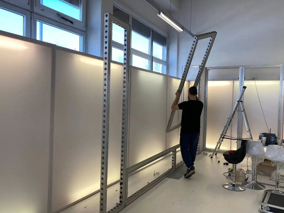Build-up at Jacob K. Javits Convention Center in NY with on-site coordination by a stand contractor