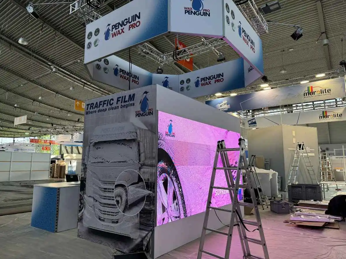 Stand installation at Suburban Collection Showplace in Novi with approval-ready coordination