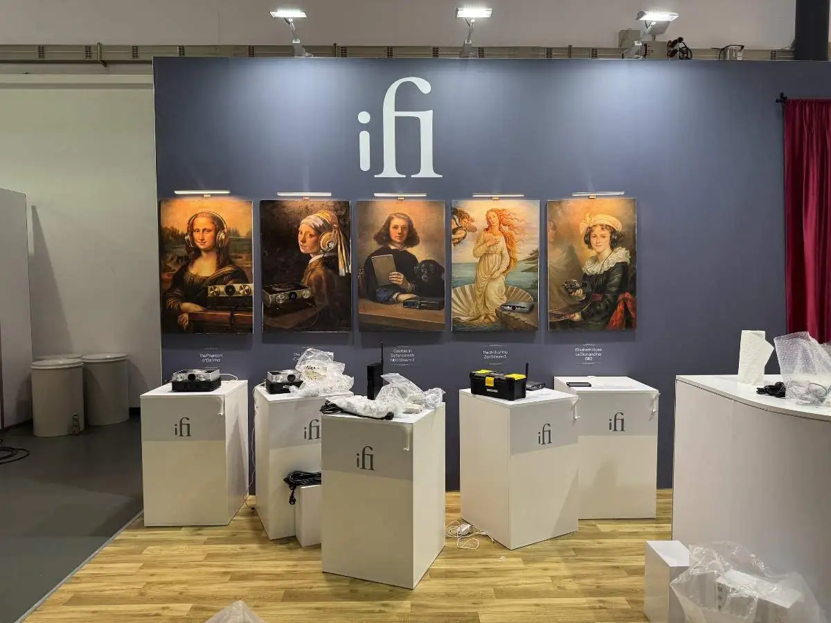 Stand installation at St Alphonsus Church in Chicago with on-site coordination and build-up control