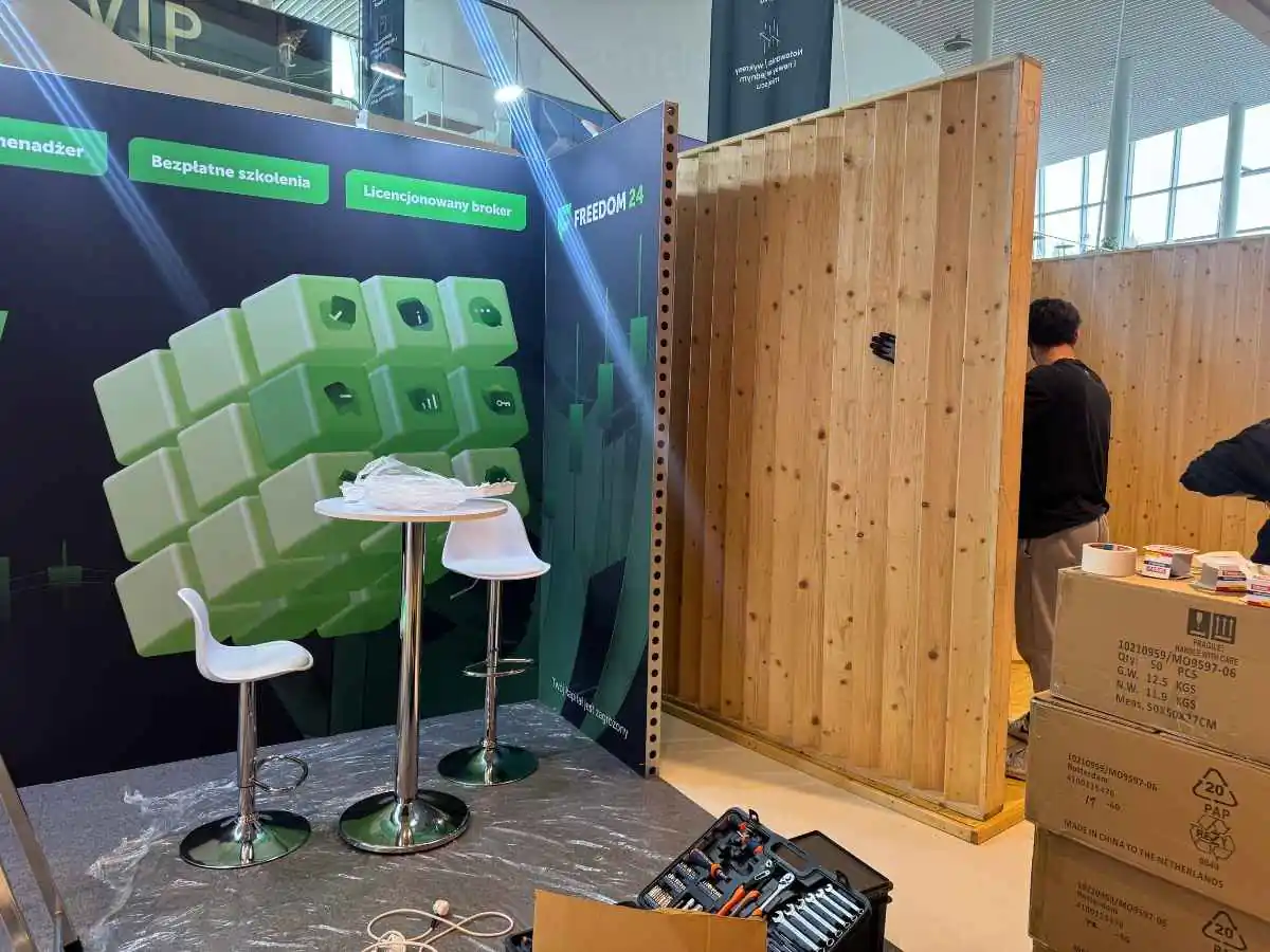 Stand installation at Brno Exhibition Centre with on-site coordination by an exhibition stand builder in Brno