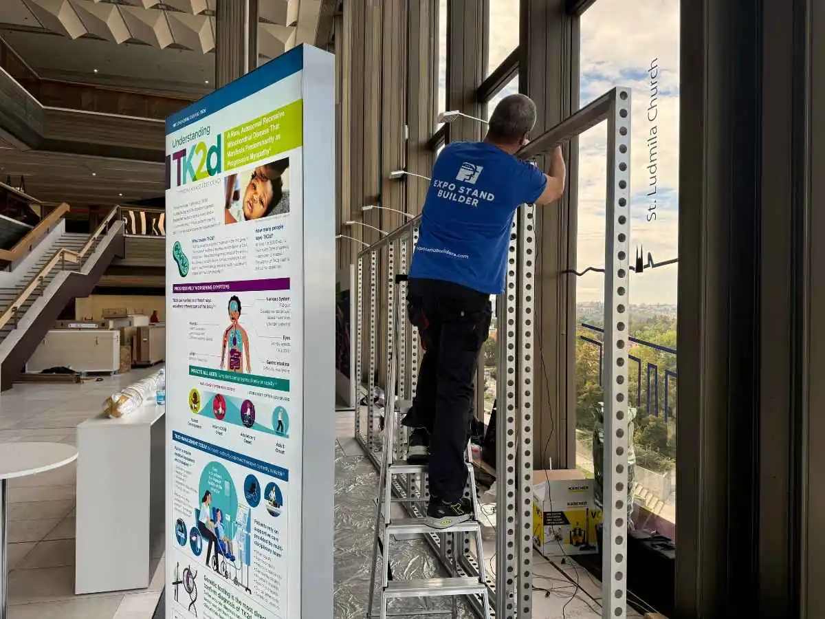 Build-up at Mandalay Bay Convention Center in Las Vegas with on-site coordination by an exhibition stand contractor