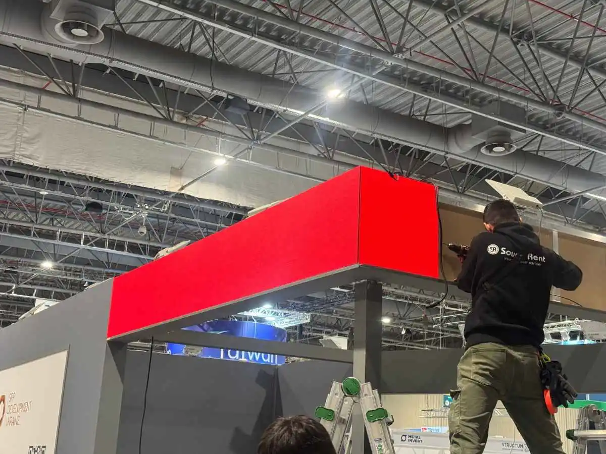 Stand handover at McCormick Place in Chicago with installation and approval coordination