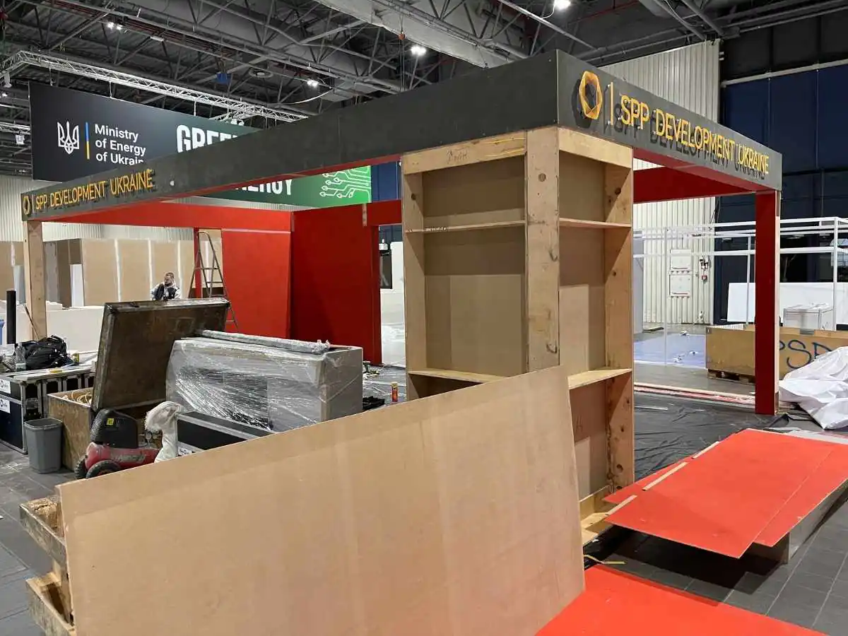 SNIEC stand installation in Shanghai with on-site coordination by an exhibition stand builder in Shanghai