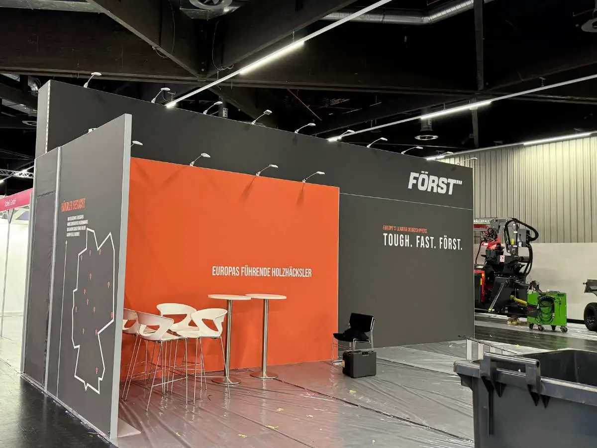 Stand installation at Tokyo Big Sight in Tokyo with on-site coordination by an exhibition stand builder