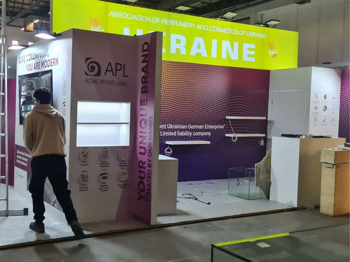 NEC Birmingham stand installation by an exhibition stand builder in Birmingham with on-site coordination