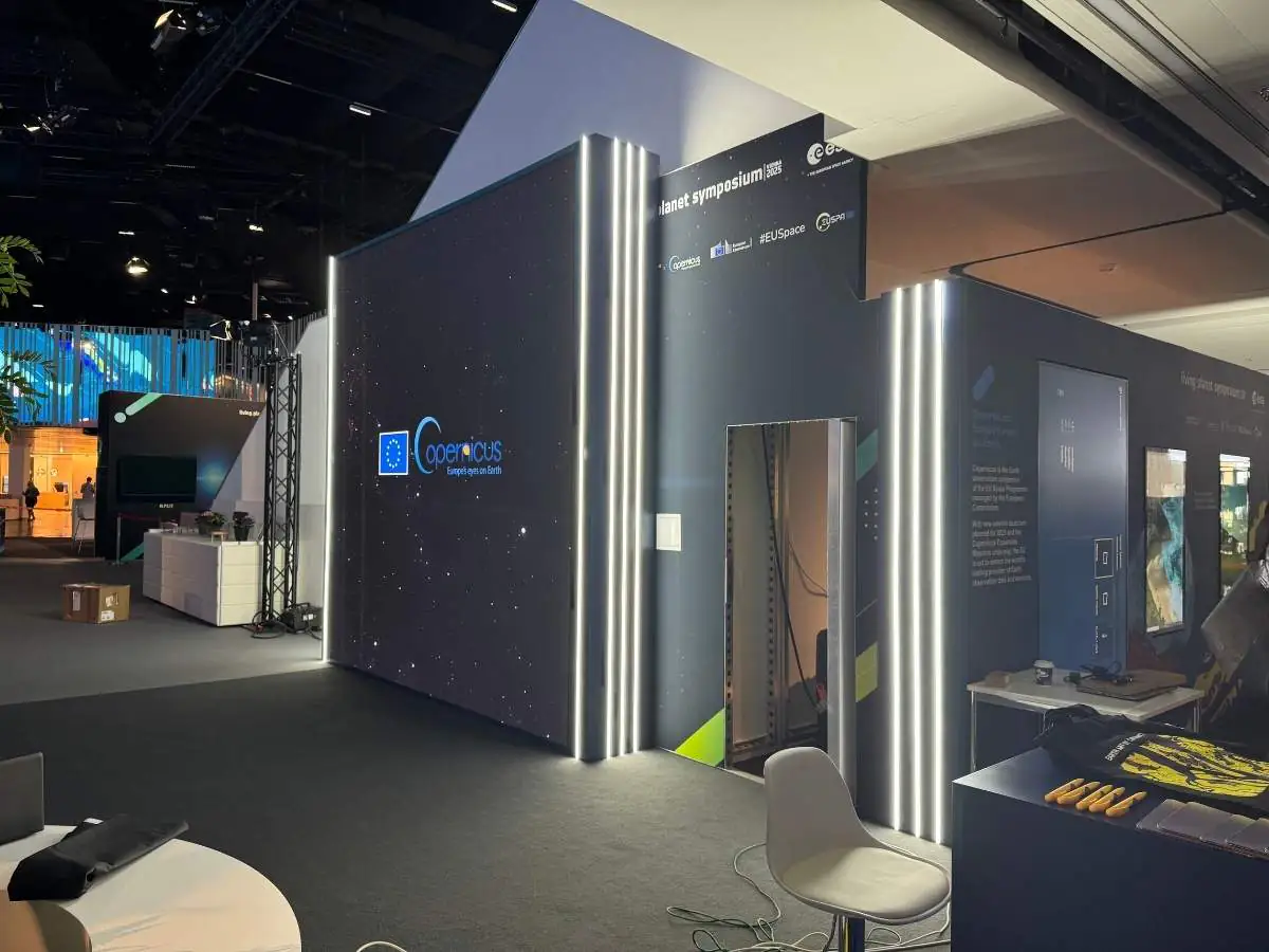 Stand installation at Istanbul Expo Center IFM in Istanbul with on-site coordination by an exhibition stand contractor