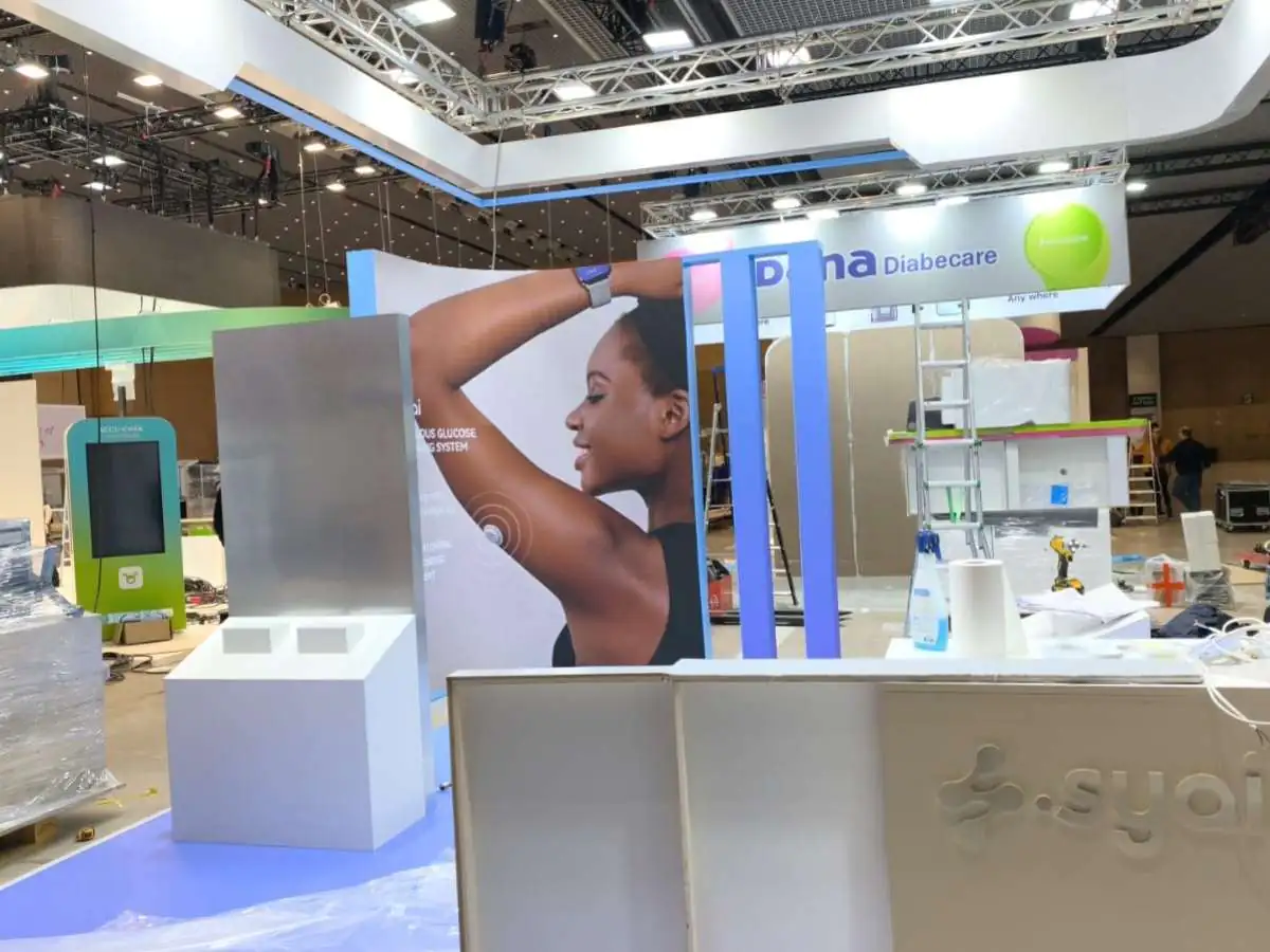 BITEC build-up in Bangkok with exhibition stand contractor coordination and logistics control