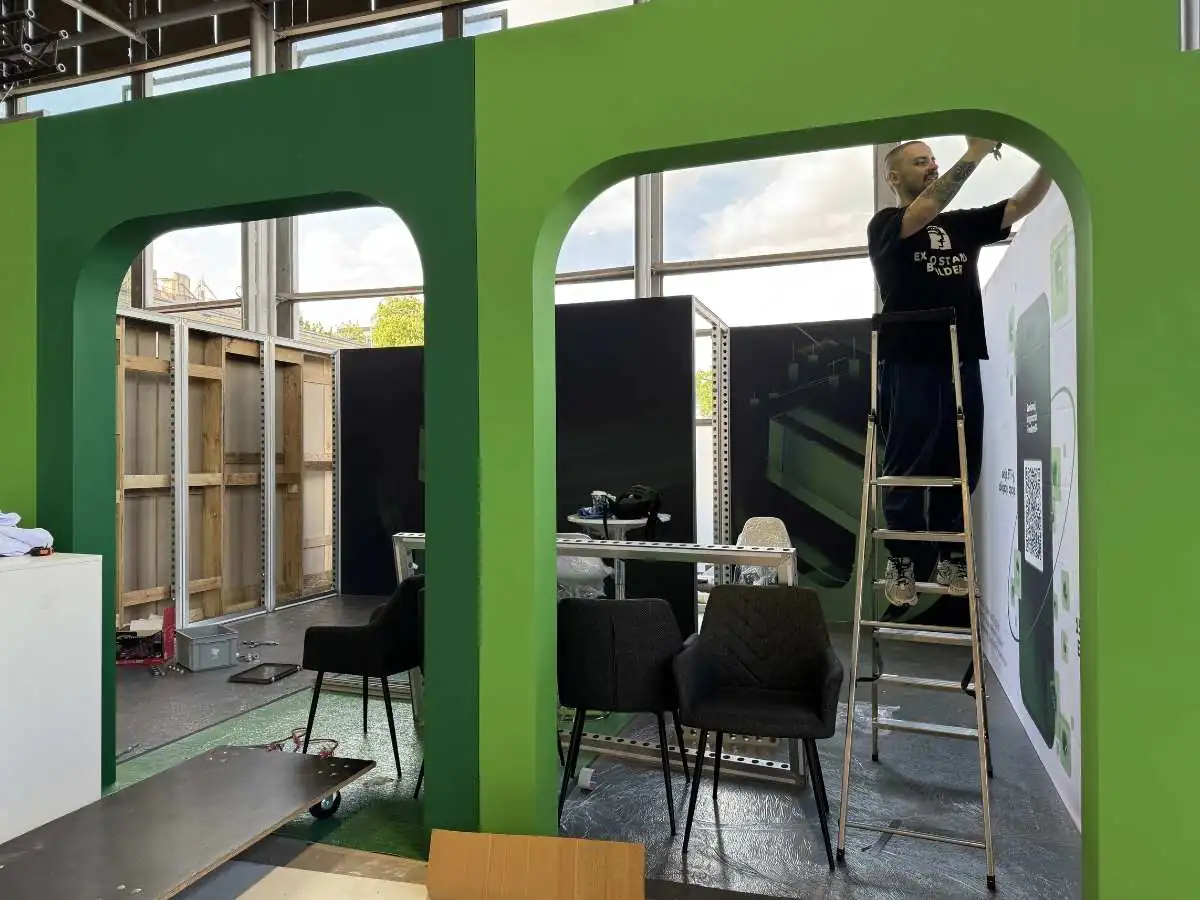 LVCC installation in Las Vegas with on-site coordination by an exhibition stand builder in Las Vegas