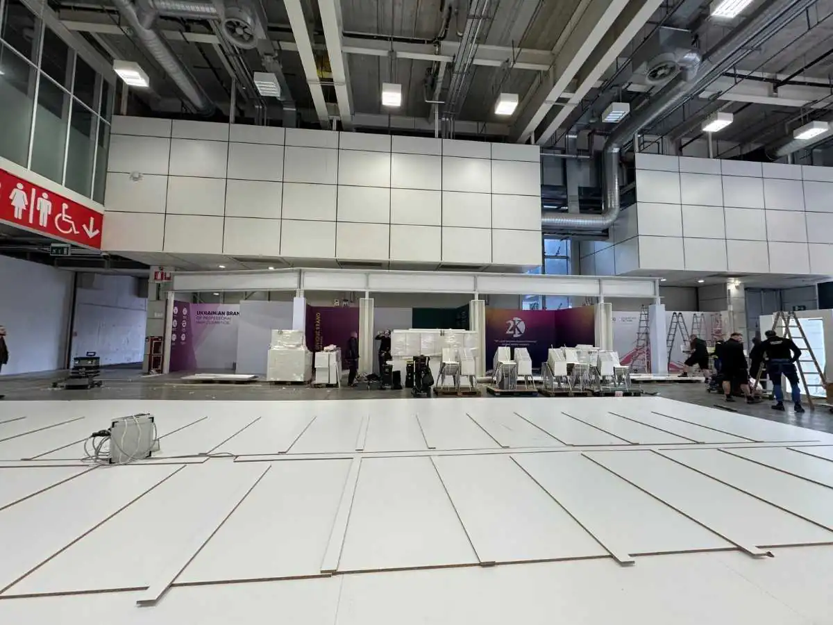 Stand installation at Las Vegas Mandalay Bay Convention Center by a stand contractor in Las Vegas