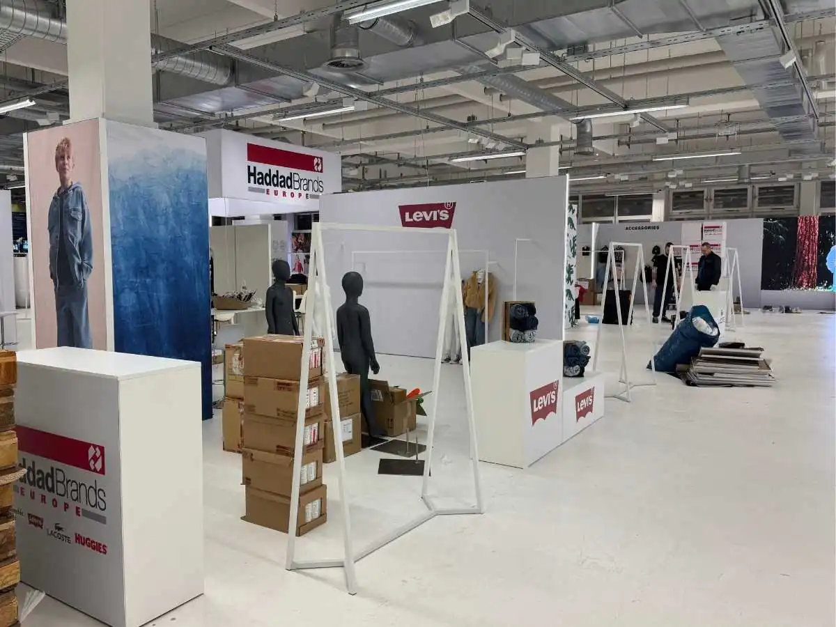 Tokyo Big Sight build-up in Tokyo with on-site coordination by an exhibition stand contractor