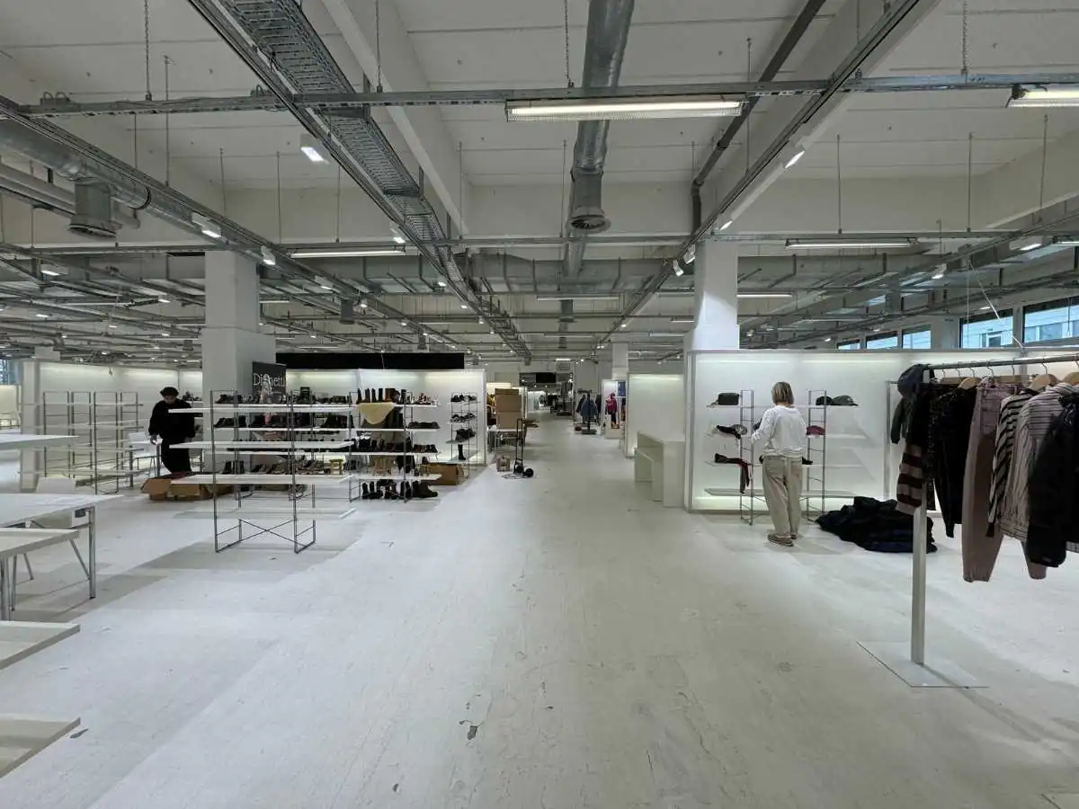 Tokyo Big Sight stand installation in Tokyo with on-site coordination and logistics control