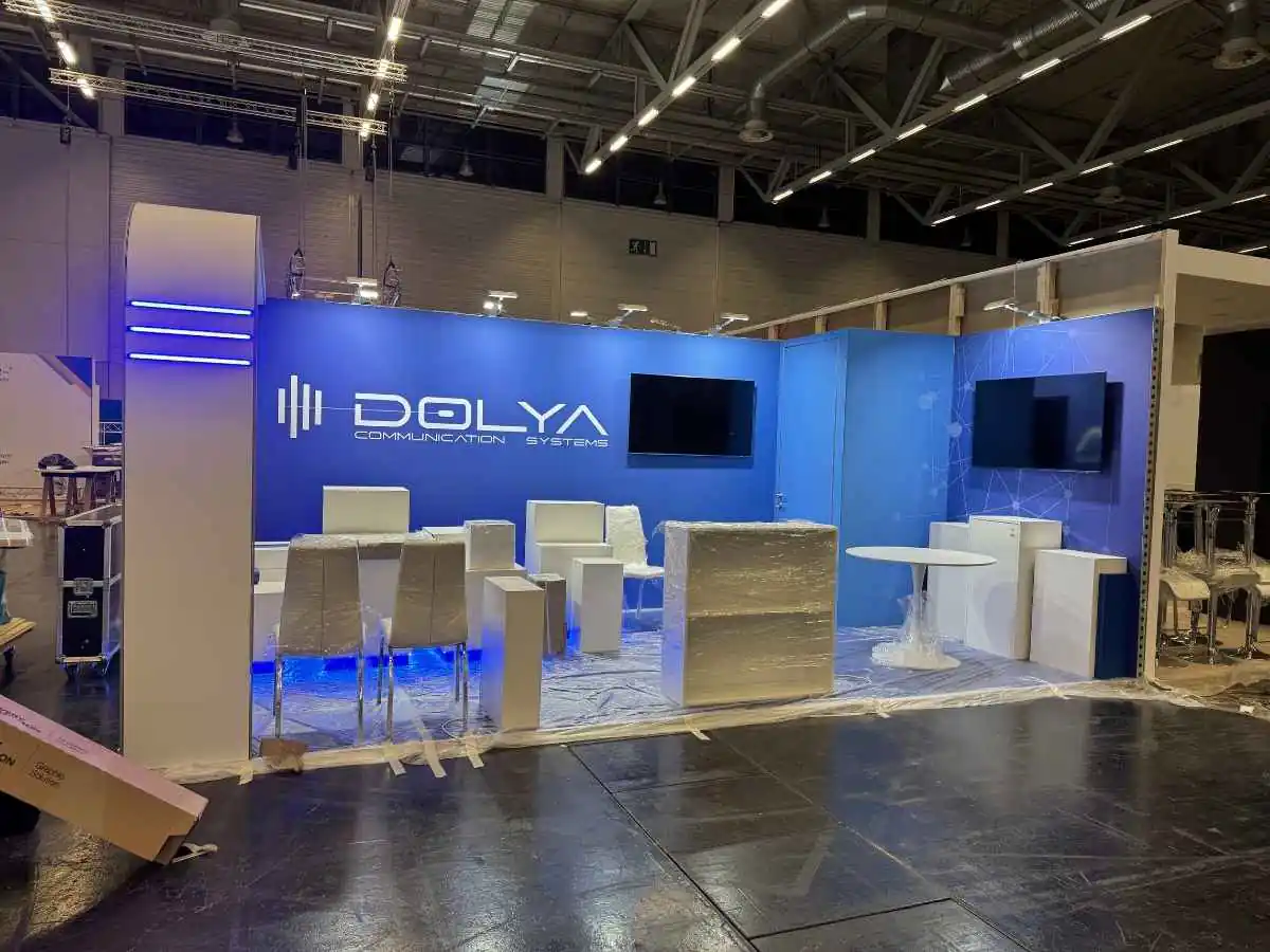 Stand build-up at Messe Düsseldorf with logistics support from an exhibition stand builder in Dusseldorf