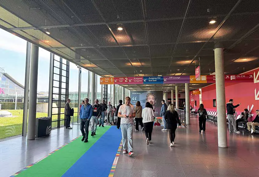 trade show booth setup