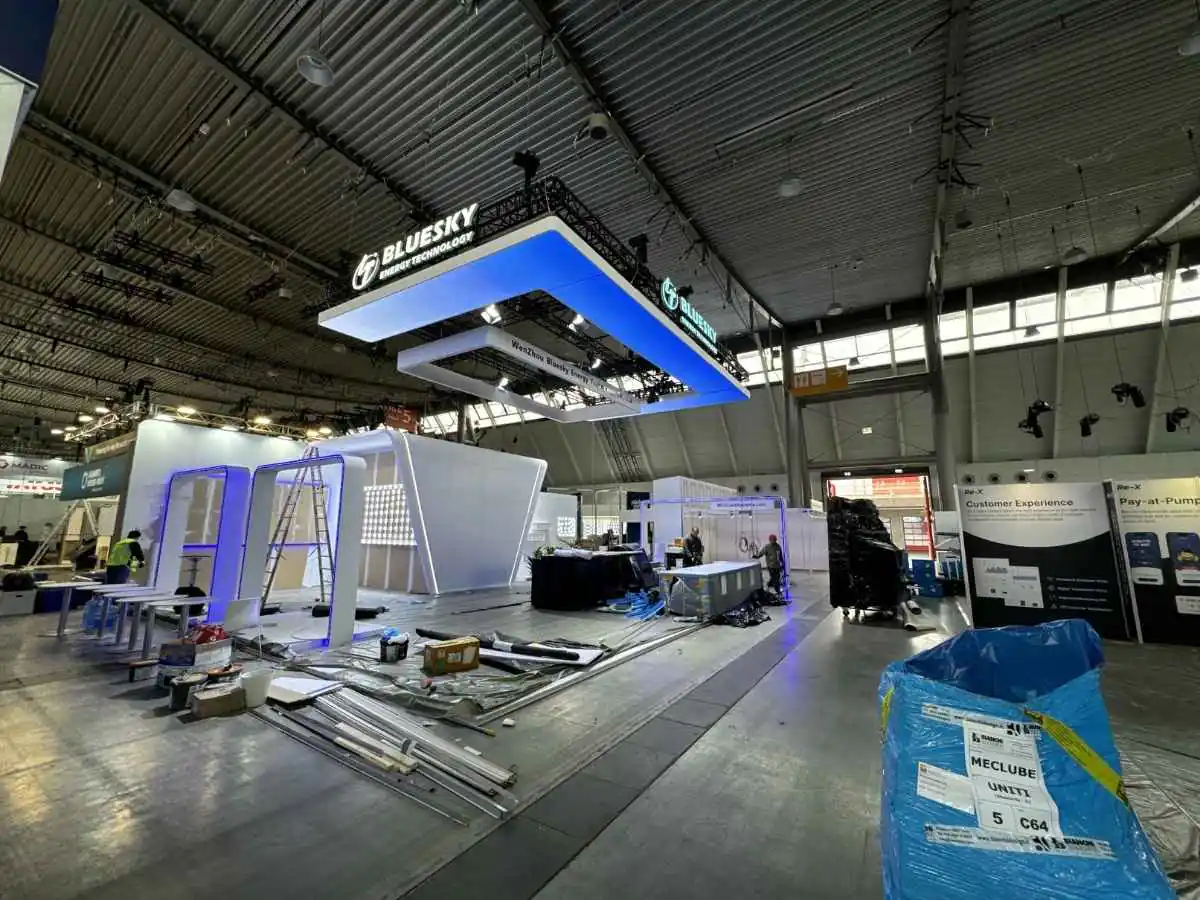 Messe Düsseldorf build-up in Dusseldorf with exhibition stand contractor coordination and installation access control