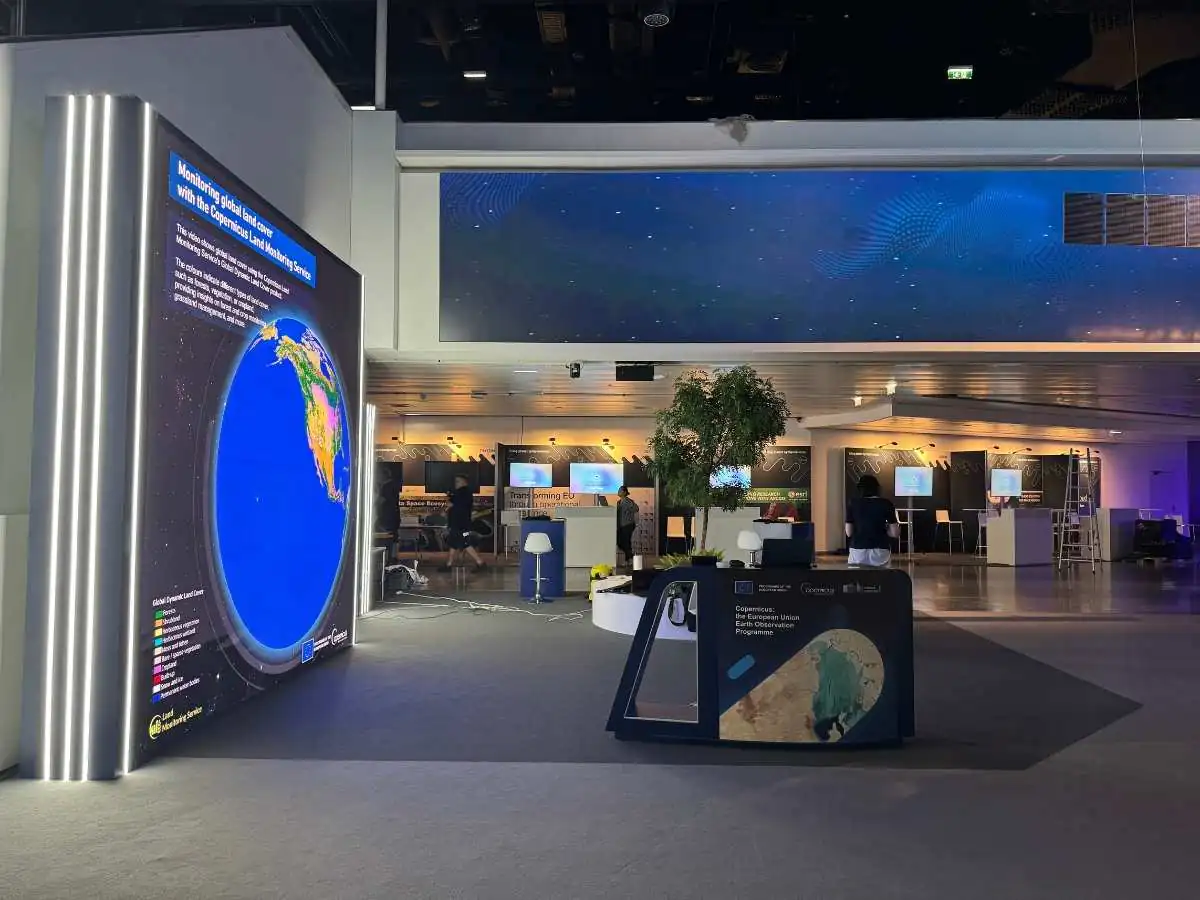 Stand installation at Istanbul Expo Center IFM in Istanbul with transport and dismantling coordination